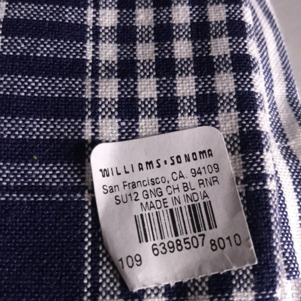 Williams-Sonoma gingham 16” x 108” table runner - Picture 5 of 7